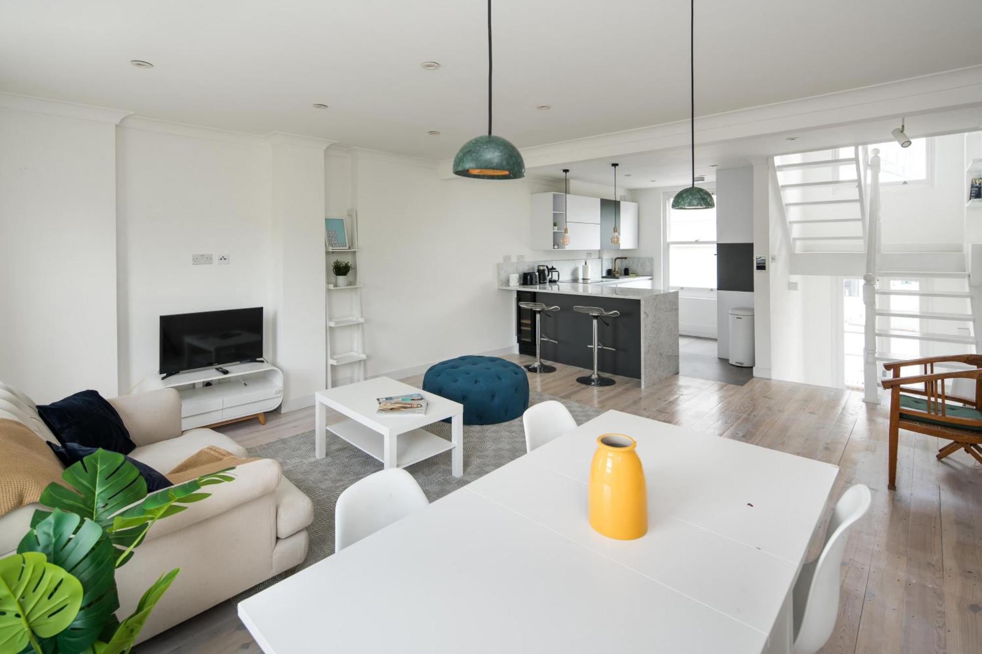 Elegant 2bd Flat Near Portobello Rd With Balcony Londra